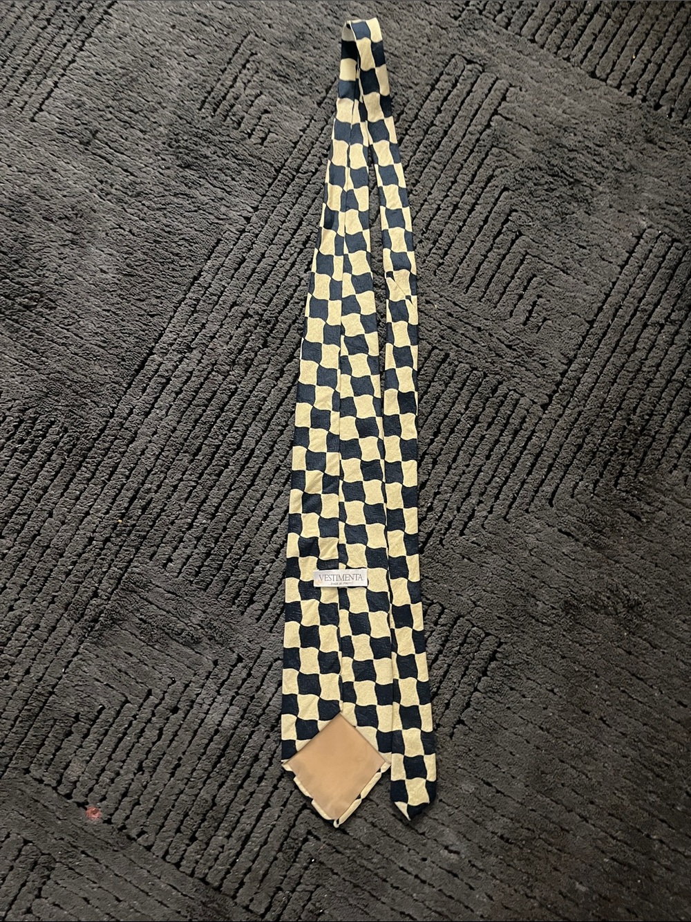 Vestimenta checkered yellow and blue tie